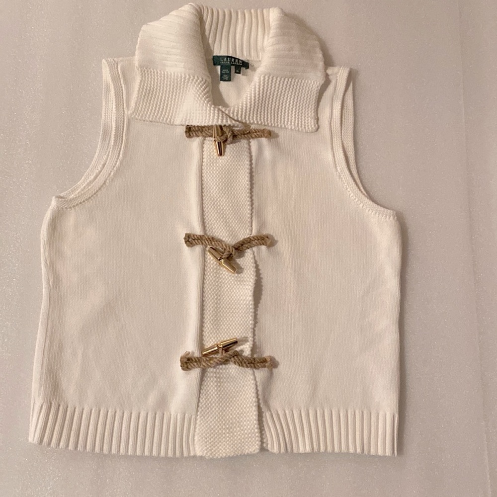 WHITE SWEATER VEST